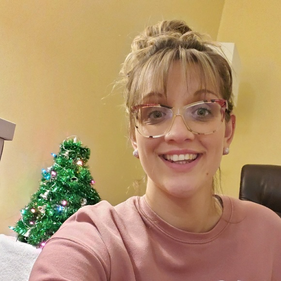 Meet your Posher, Megan - Picture 1 of 1